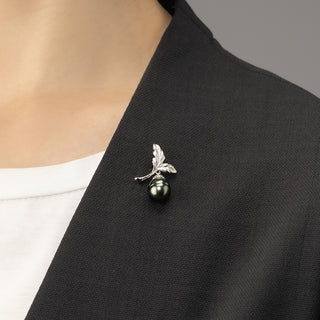 黒蝶パールピンブローチ（ドングリ） 9.8mm