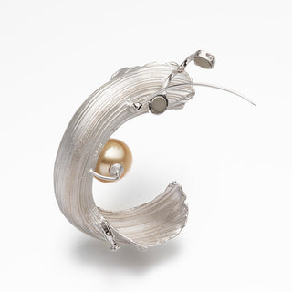 白蝶パールブローチ（金色） 13.7mm