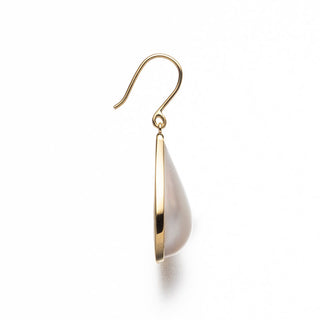 White butterfly radius pearl earrings