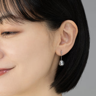 黒蝶カーブドパールピアス D 0.08ct