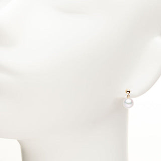 Akoya 珍珠摆动耳环 8.0 毫米黄金
