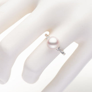 Akoya 珍珠戒指 9.0 毫米，镶有钻石（总重 0.15 克拉）